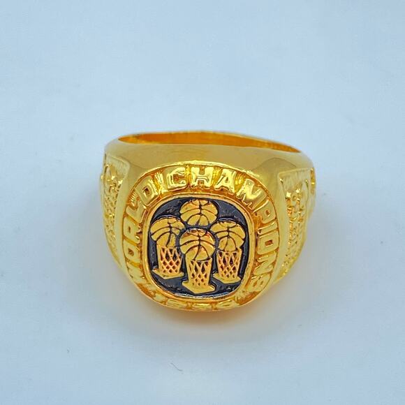 Chicago Bulls Michael Jordan 1996 Championship Ring Replica Gold Tone Size 9 - Picture 1 of 6